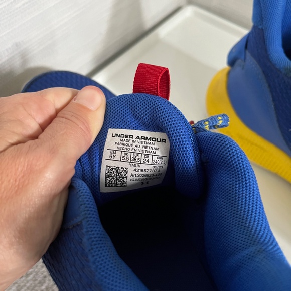 UNDER ARMOUR BIG KID CURRY 3Z7 BASKETBALL SHOES - Picture 5 of 7